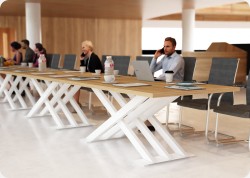 Stó konferencyjny lambada