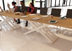 Stó konferencyjny lambada