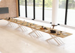 Stó konferencyjny lambada