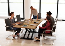 Stó konferencyjny lambada