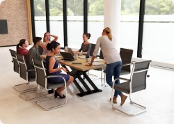 Stó konferencyjny lambada