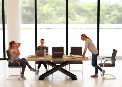 Stó konferencyjny lambada