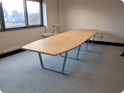 Stó konferencyjny  Mediosn na 22 osoby