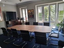 Stó konferencyjny  Mediosn na 22 osoby