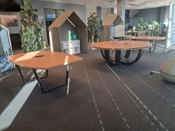 St&oacute;� konferencyjny wisteria