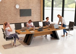 Stó konferencyjny lambada