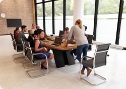 Stó konferencyjny zen