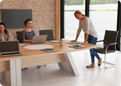 Stó konferencyjny lambada