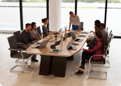 Stó konferencyjny lambada