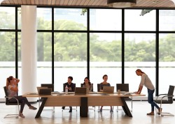 Stó konferencyjny lambada