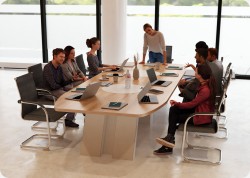 Stó konferencyjny lambada