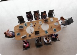 Stó konferencyjny lambada