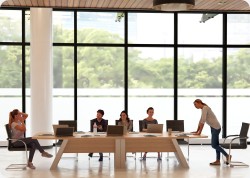 Stó konferencyjny lambada