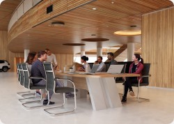 Stó konferencyjny lambada