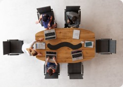 Stó konferencyjny lambada