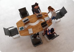 Stó konferencyjny lambada