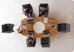 Stó konferencyjny lambada