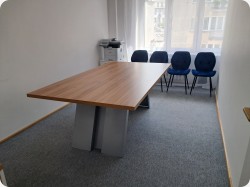 Stó konferencyjny lambada