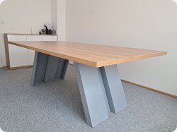 Stó konferencyjny lambada