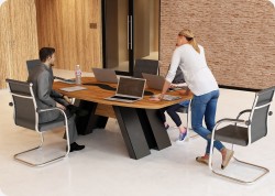 Stó konferencyjny lambada